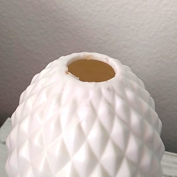 White pinecone pattern ceramic Flower Vase - Picture 6 of 10